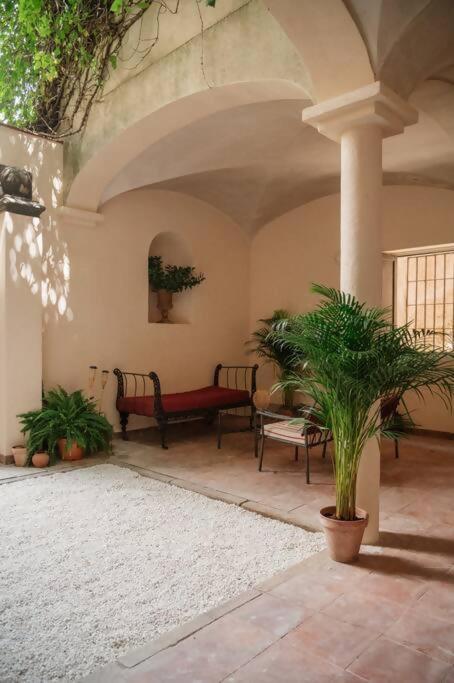 Apartamento Casa Aguila Casco Antiguo Patio Privado Caces Exterior foto