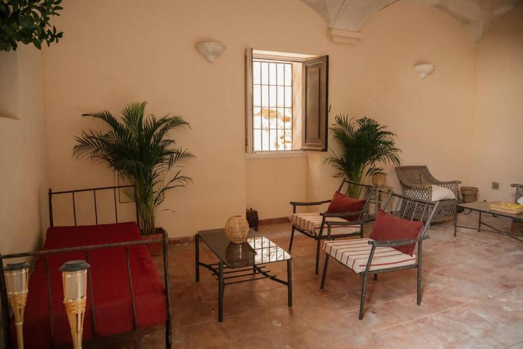 Apartamento Casa Aguila Casco Antiguo Patio Privado Caces Exterior foto