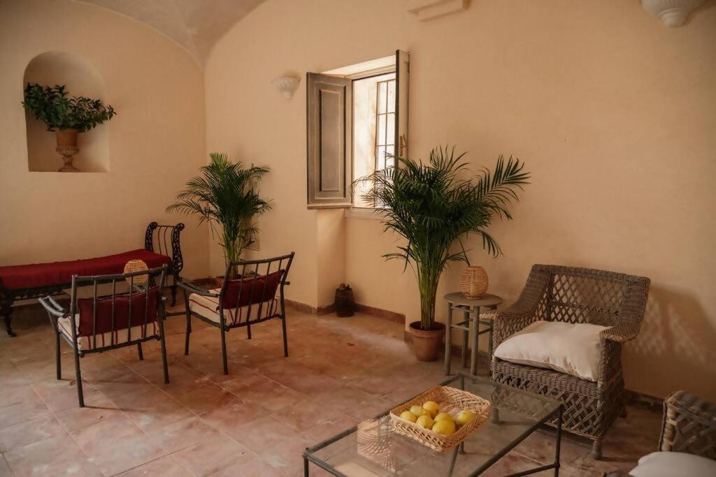 Apartamento Casa Aguila Casco Antiguo Patio Privado Caces Exterior foto